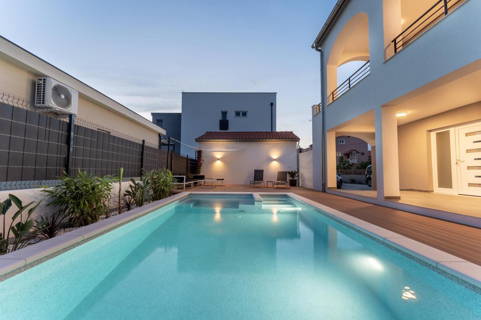 Bernie Apartments With A Pool 扎达尔 外观 照片