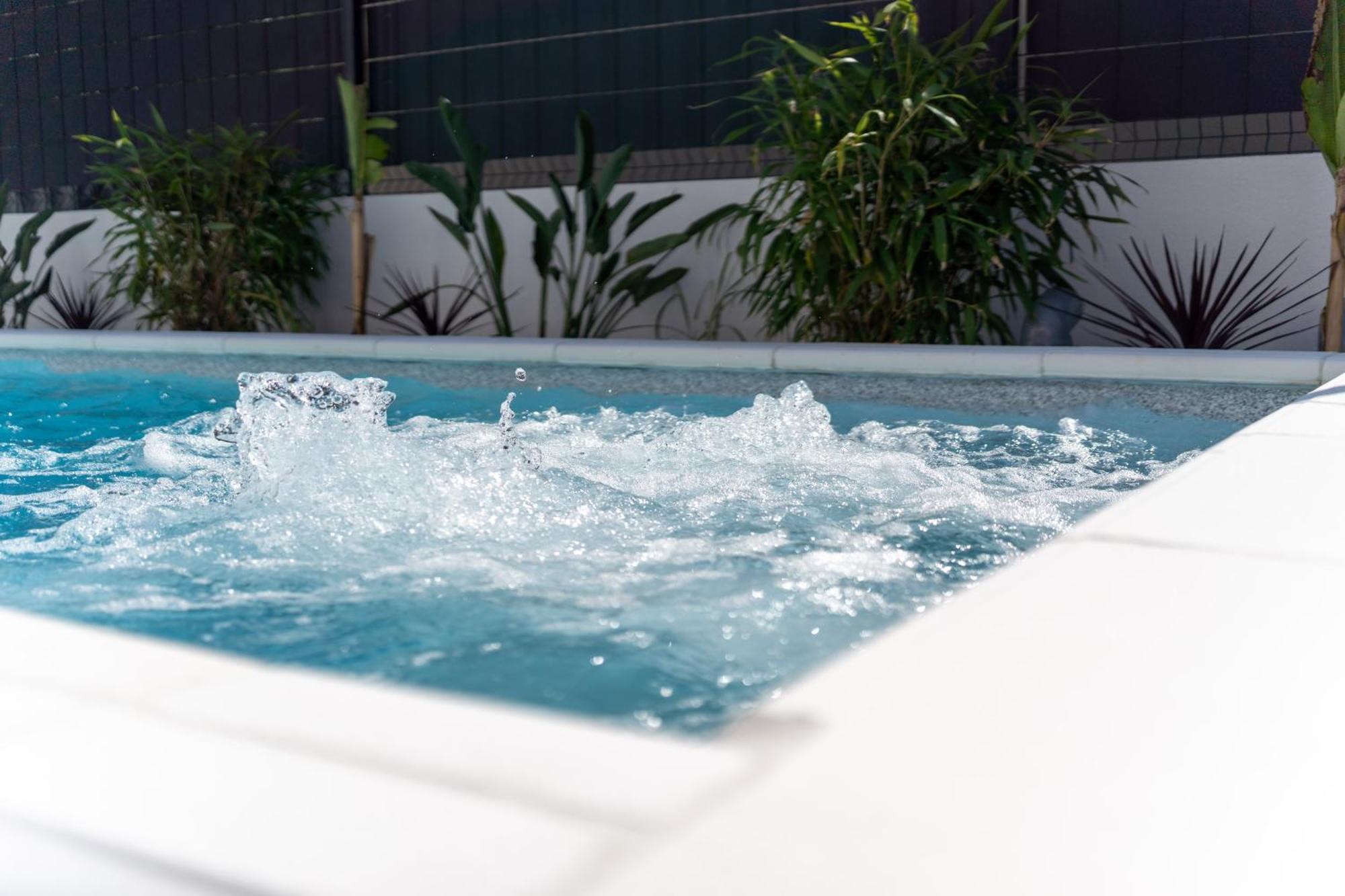 Bernie Apartments With A Pool 扎达尔 外观 照片