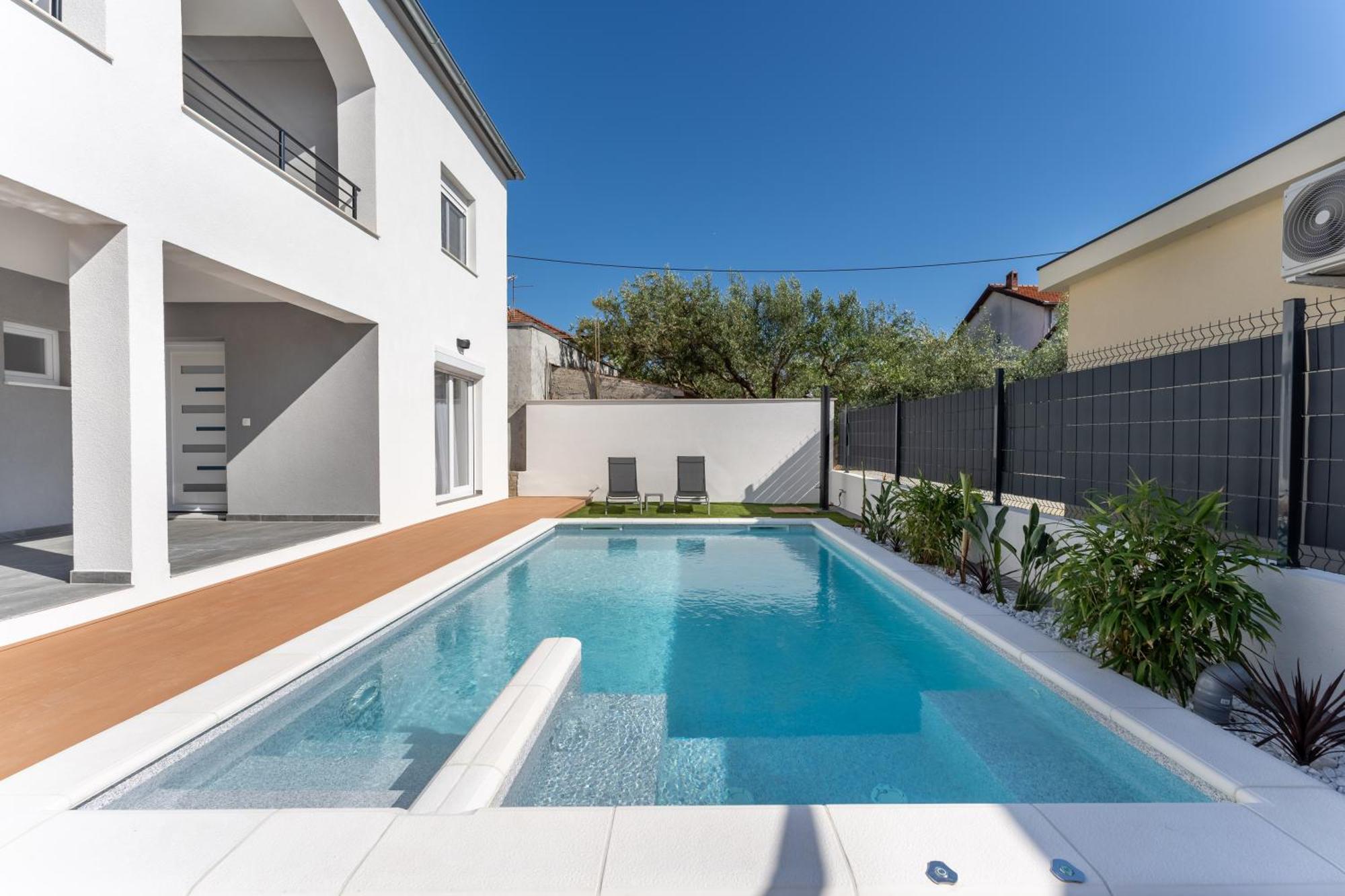 Bernie Apartments With A Pool 扎达尔 外观 照片