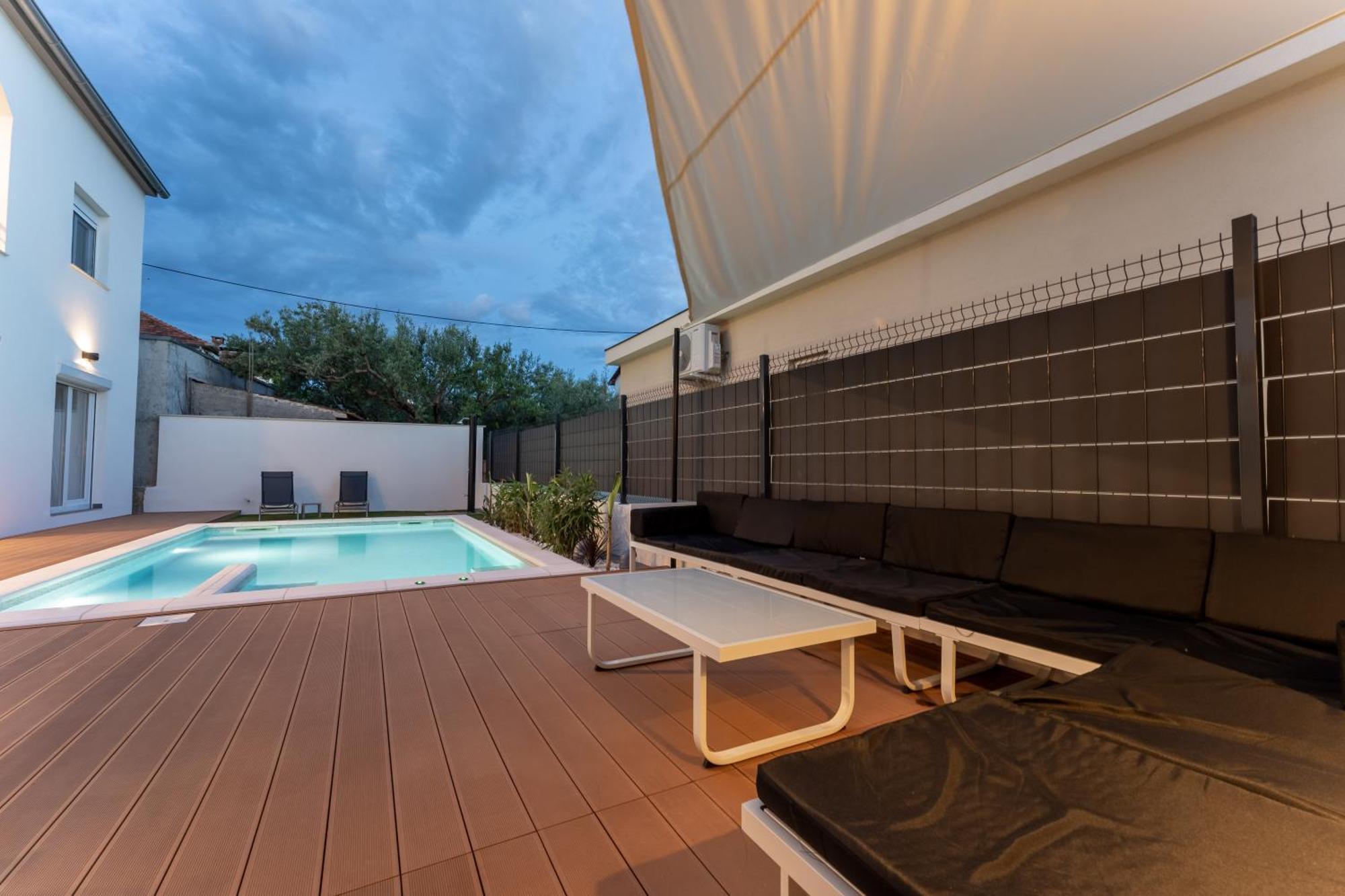 Bernie Apartments With A Pool 扎达尔 外观 照片