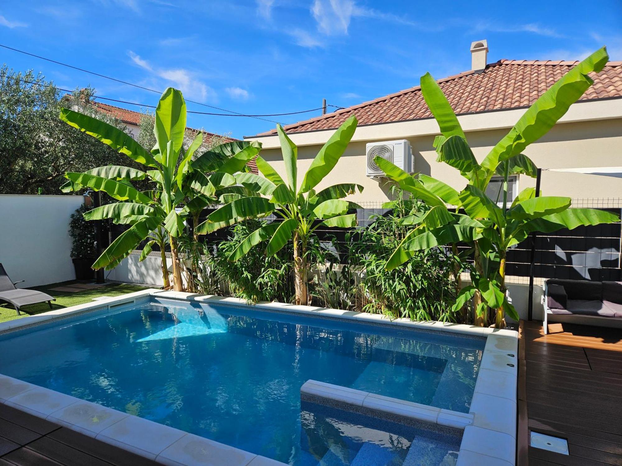 Bernie Apartments With A Pool 扎达尔 外观 照片